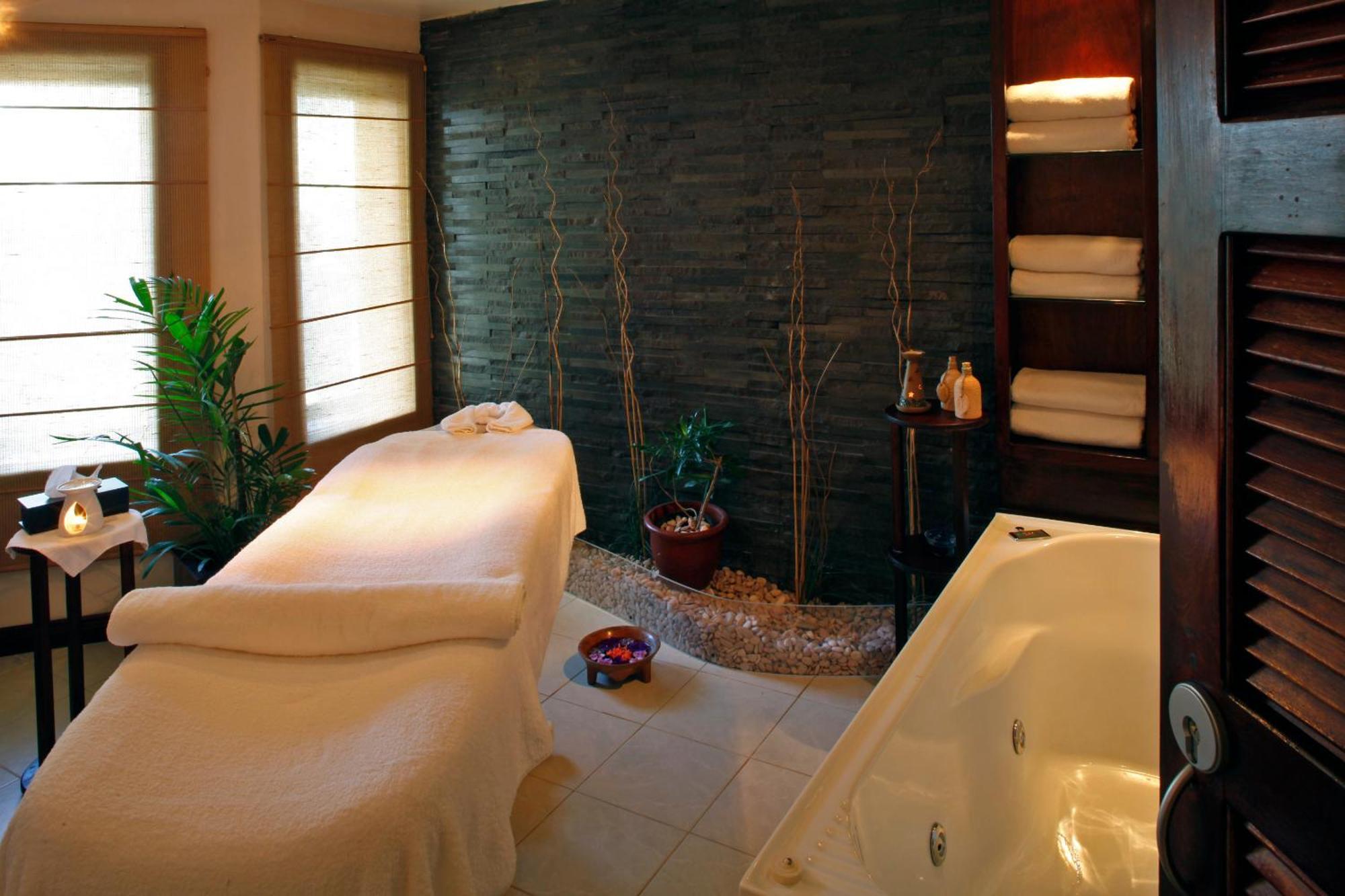 Hotel The Warwick Fiji Korolevu  Exterior foto A spa treatment room